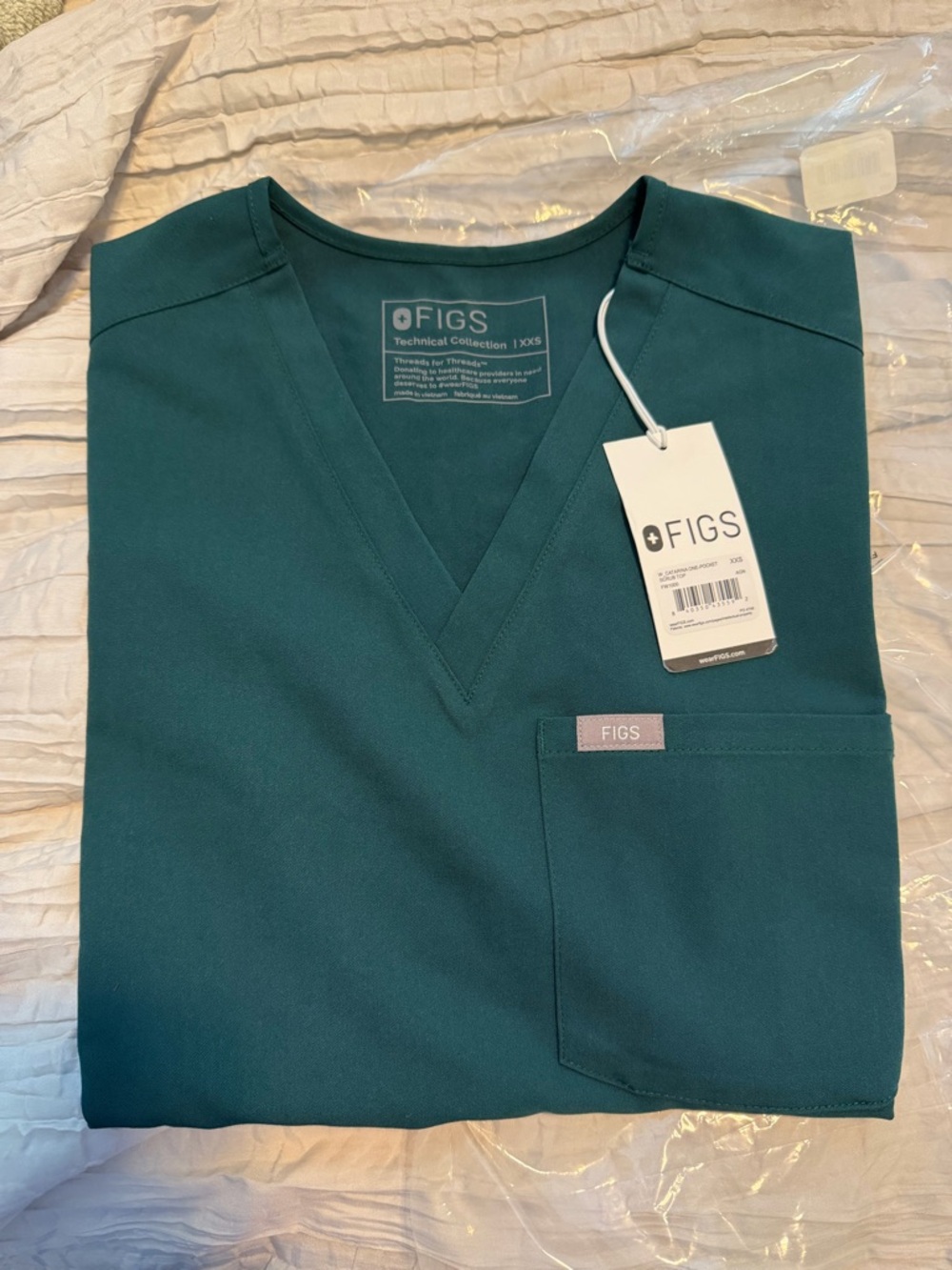 Figs Women’s Forest Green V-Neck Scrub Top🌿🌲